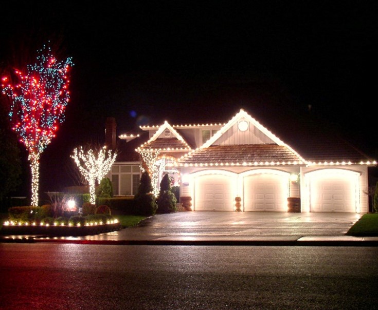 A house lights for the holidays | The Door Master